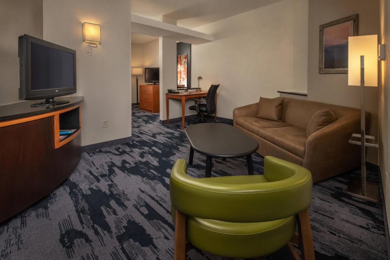 Hotel Fairfield And By Marriott